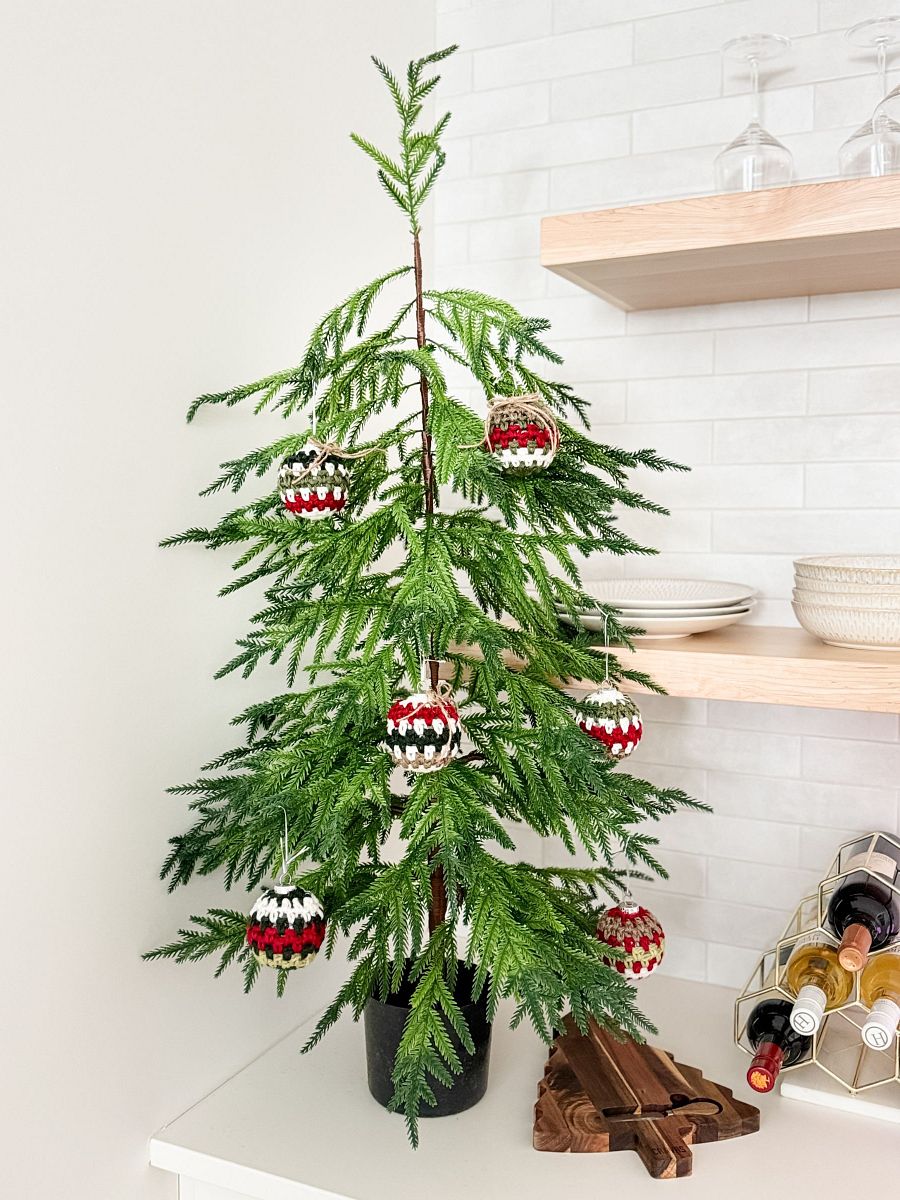 Holiday Weave Bauble Crochet Pattern product image (4)