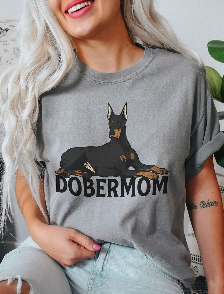 Dobermom T-Shirt of a Doberman | Funny T-Shirt for Doberman Moms product image (11)