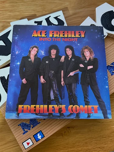 Ace Frehley : Frehley’s Comet : 1987
Into The Night / Fractured Too
Promo copy 7” Single