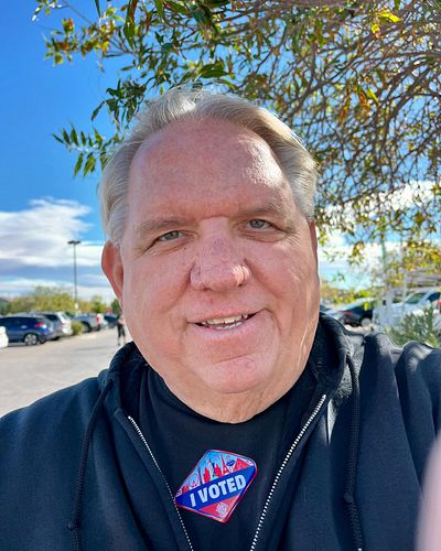 I got out early today and voted! 😎🇺🇸👍🏽