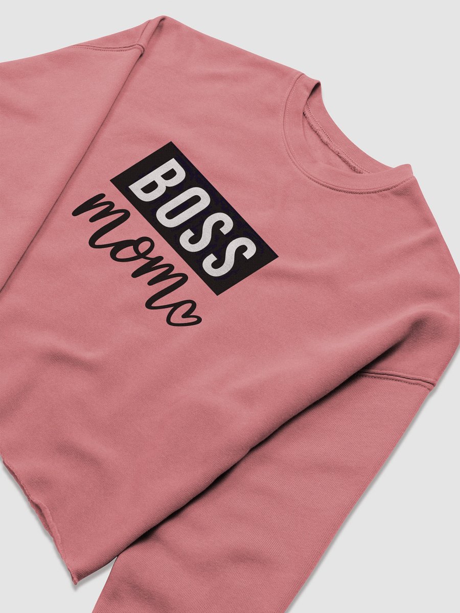 Boss Mom Crop Top – Chic Monochrome Design with Heart Script for Strong Moms product image (10)