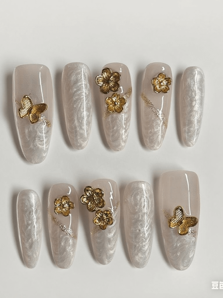 Gold and Pearly Elegance product image (3)