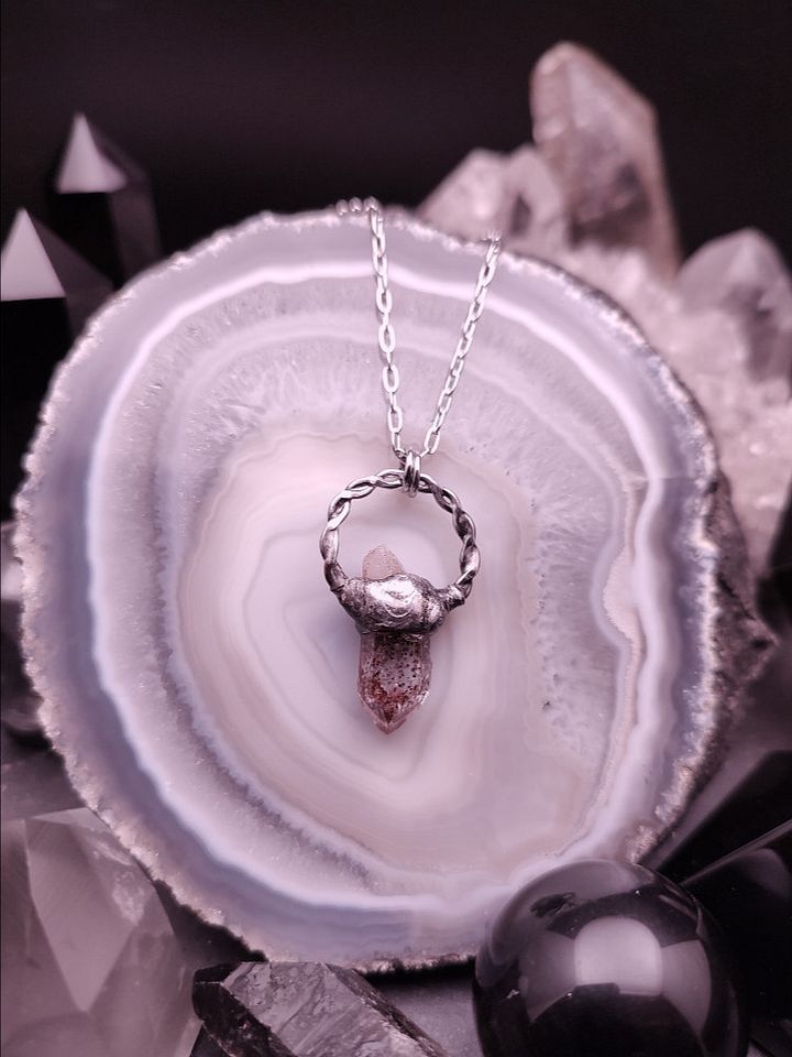 Sorcery Talisman - Blood Speckled QTZ product image (1)