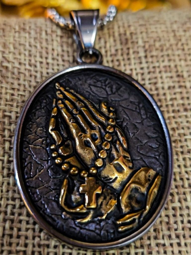 The Armored Kingdom: Hand of Grace Prayer Necklace - Gold product image (4)