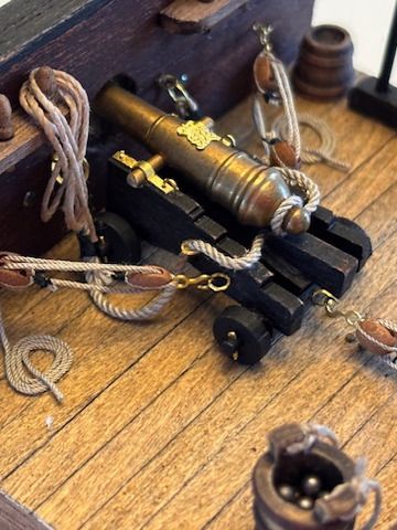 Wooden Diorama: Cannon Aboard a Historic Ship - black ship version product image (1)