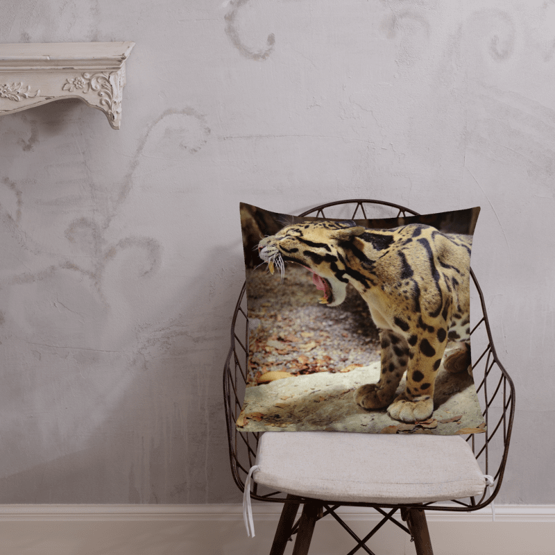 Premium-Kissen - Gähnende Raubkatze product image (5)