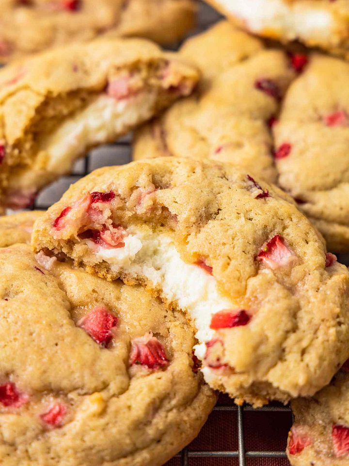 Strawberry Cheesecake Cookie product image (1)