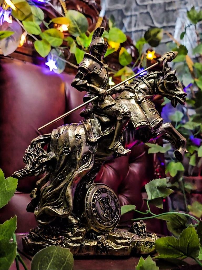 The Armored Kingdom Golden Calvary Knight of the Storm product image (1)