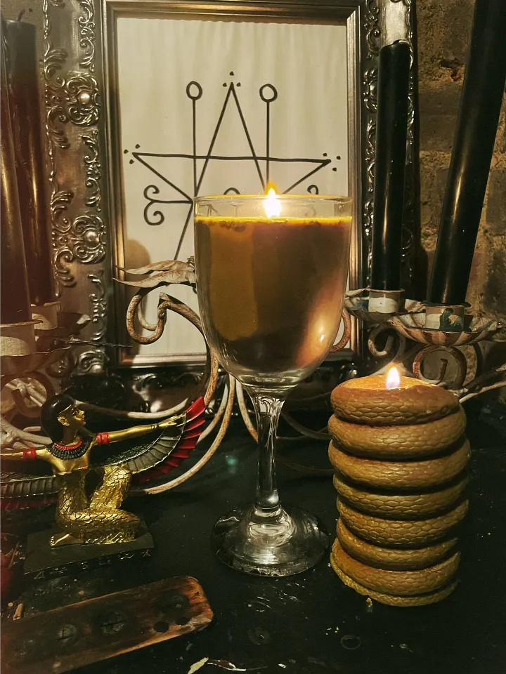Green Snake Candle product image (1)