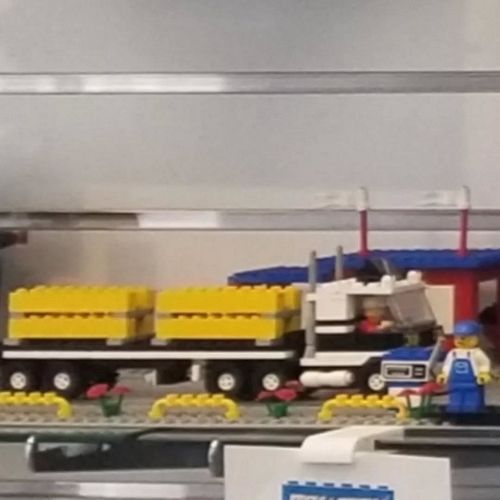 One more from my childhood found on sale, this one is split because it's that wide.
#lego #bricksandminifigs #bricksandminifi...