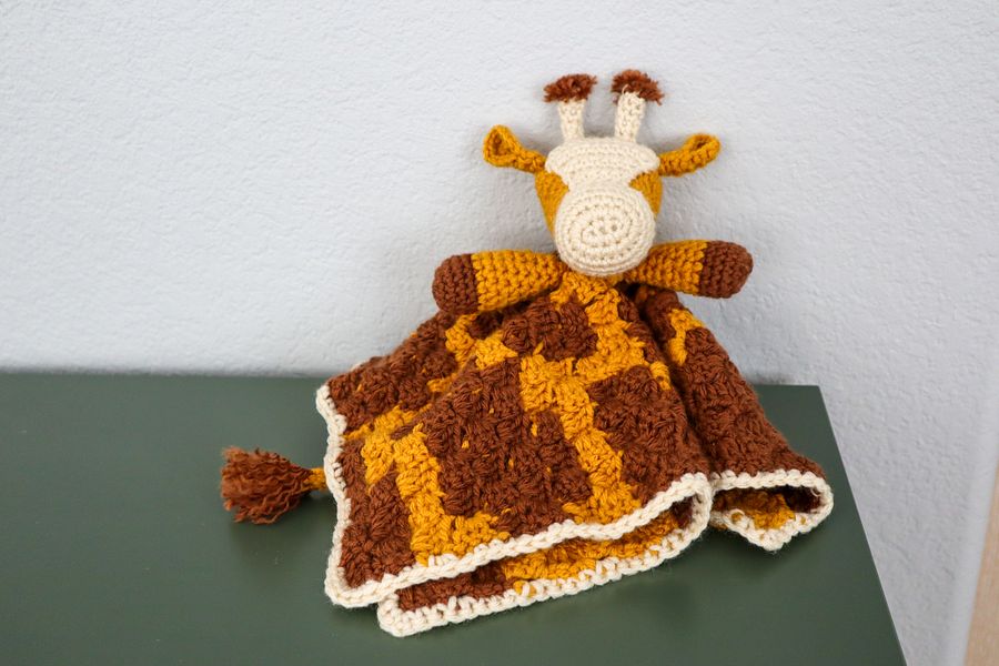 Jerry The Giraffe Lovey - Crochet Blanket Pattern product image (4)