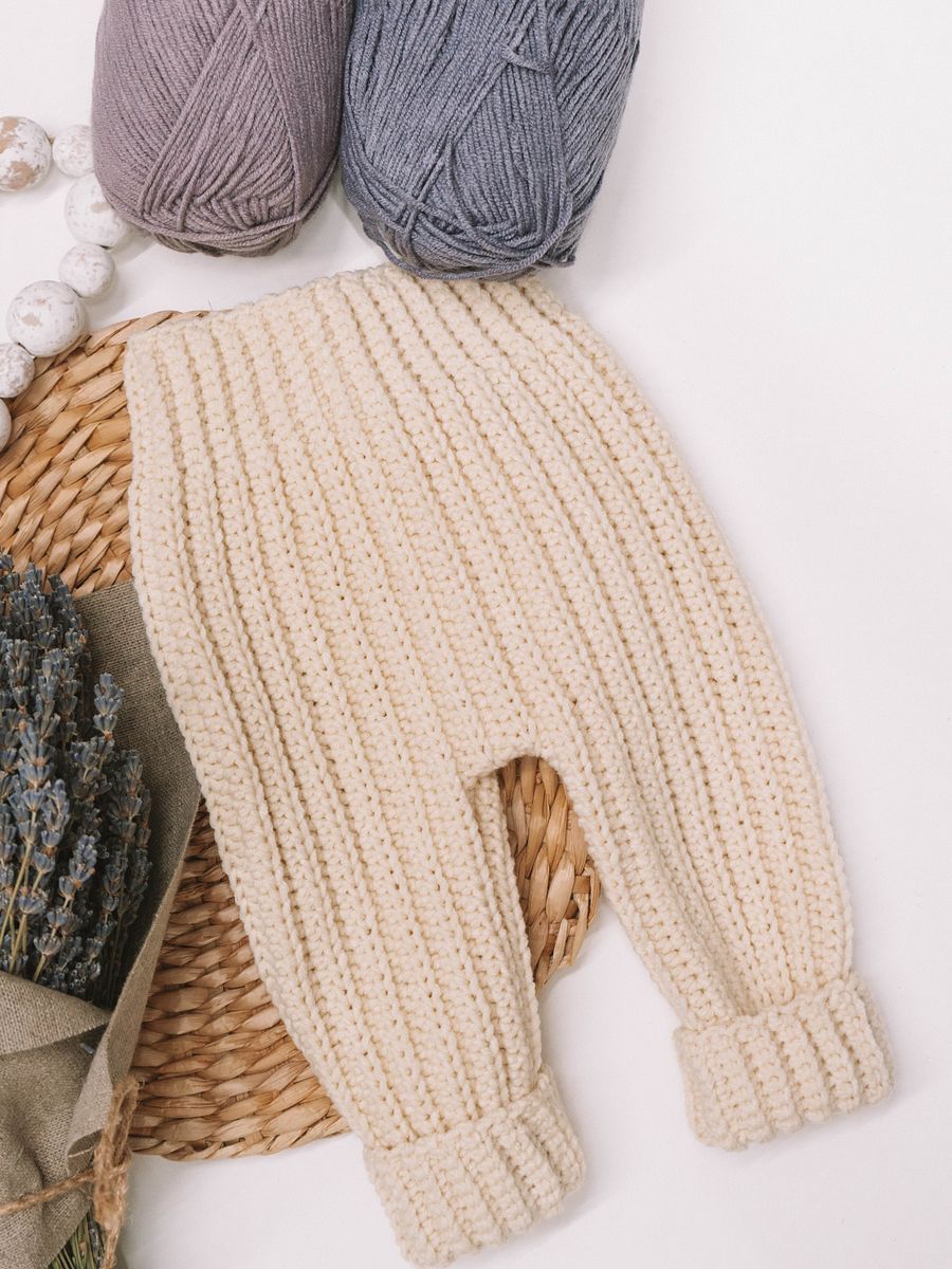 The Cutest Baby Crochet Pants Free Pattern You Will Find - 5 Sizes! product image (4)