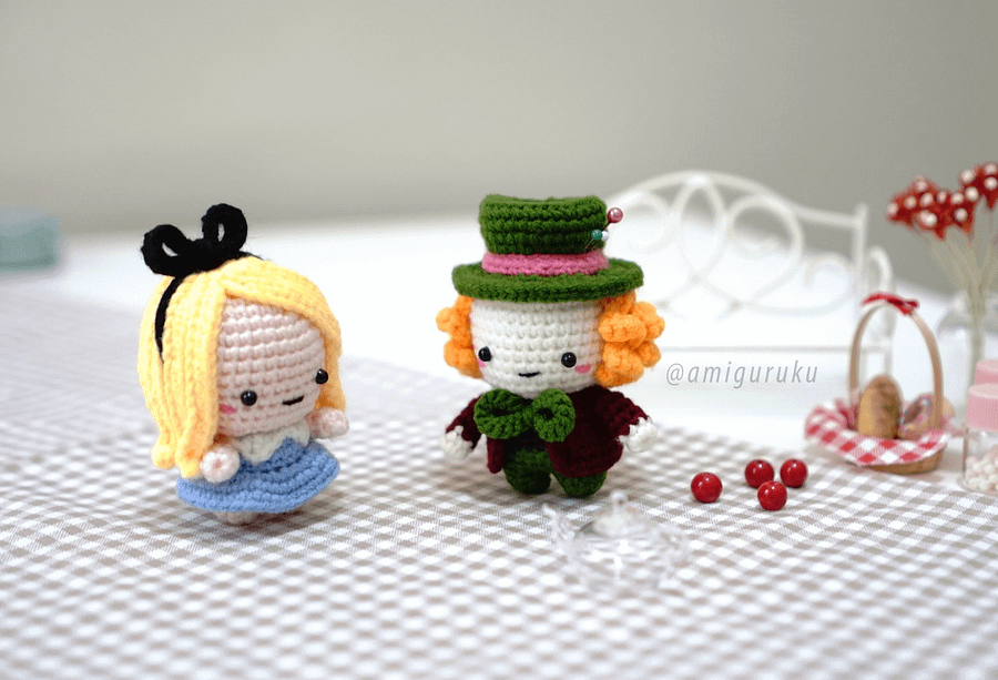 Alice and Mad Hatter - PDF Pattern product image (3)