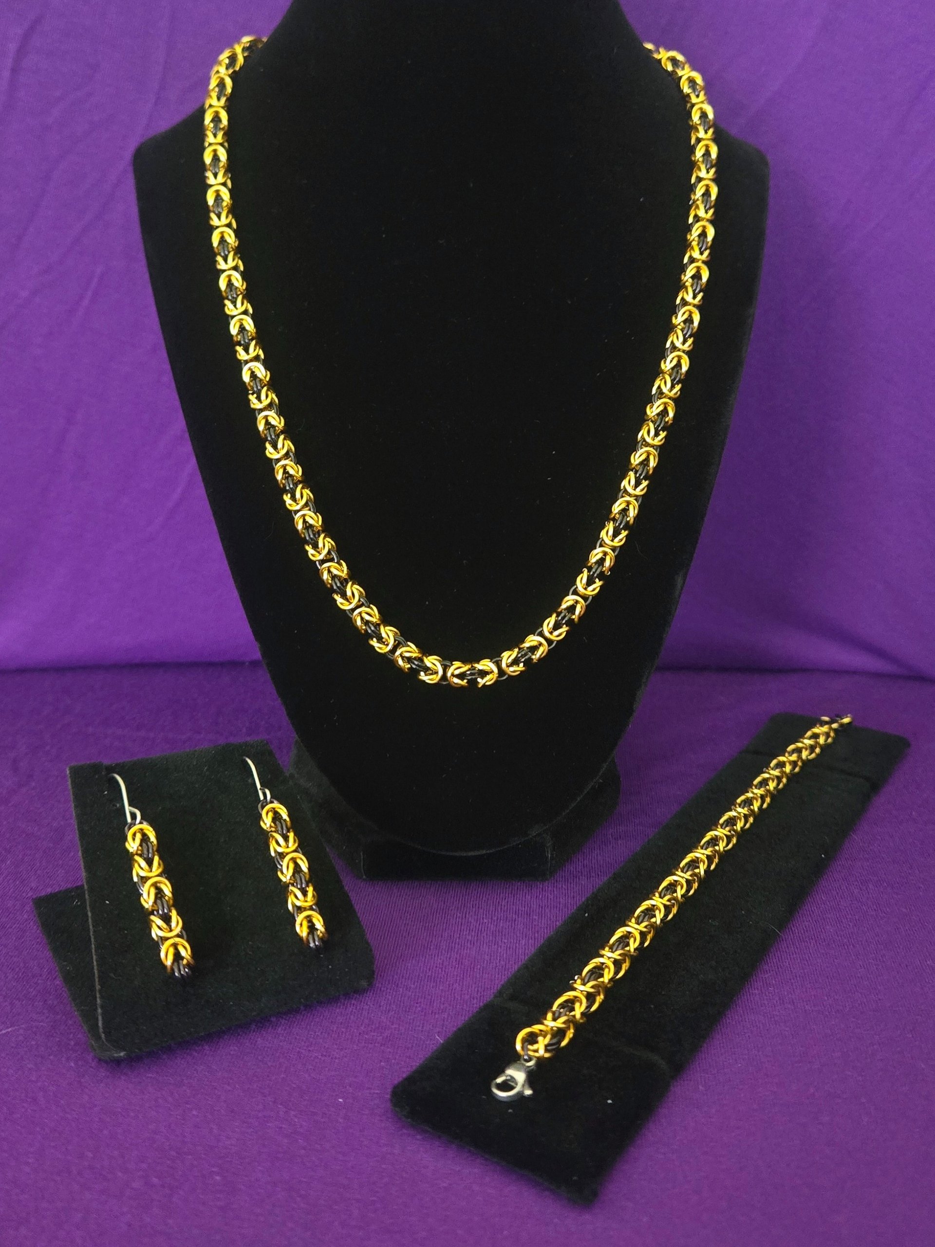 Chainmail Jewelry Set - Gold & Black product image (1)