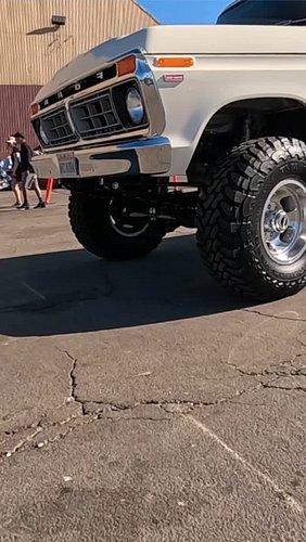 Hit like if you'd love to have this in your driveway 😎🍻 #automotive #truck #ford #chevy