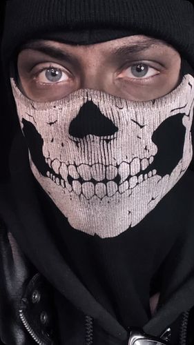 haaappy friday 🖤 FF will be on |O shortly 😉 
#cod #cosplay #ghost #maskedman