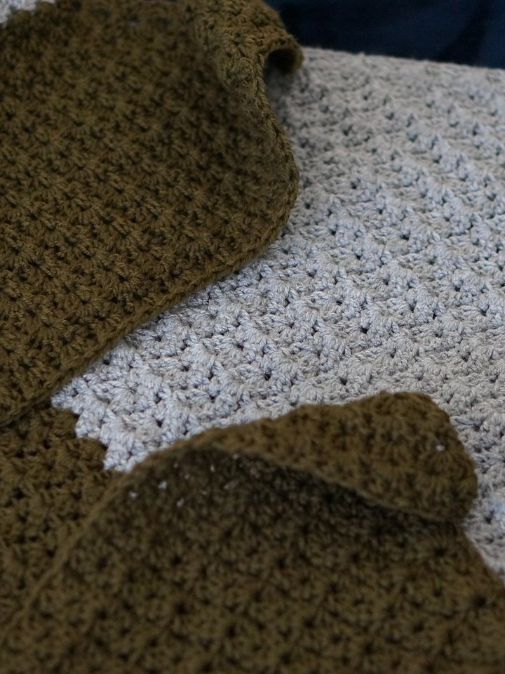 Cluster V stitch triangular shawl pdf pattern product image (2)