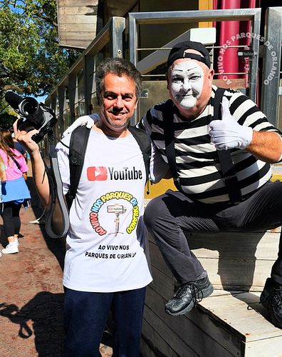 (English)
Tom the mime and Me - February 7, 2025

(Spanish)
El mimo Tom y Yo - 7 de febrero de 2025

(Portuguese)
O mímico To...