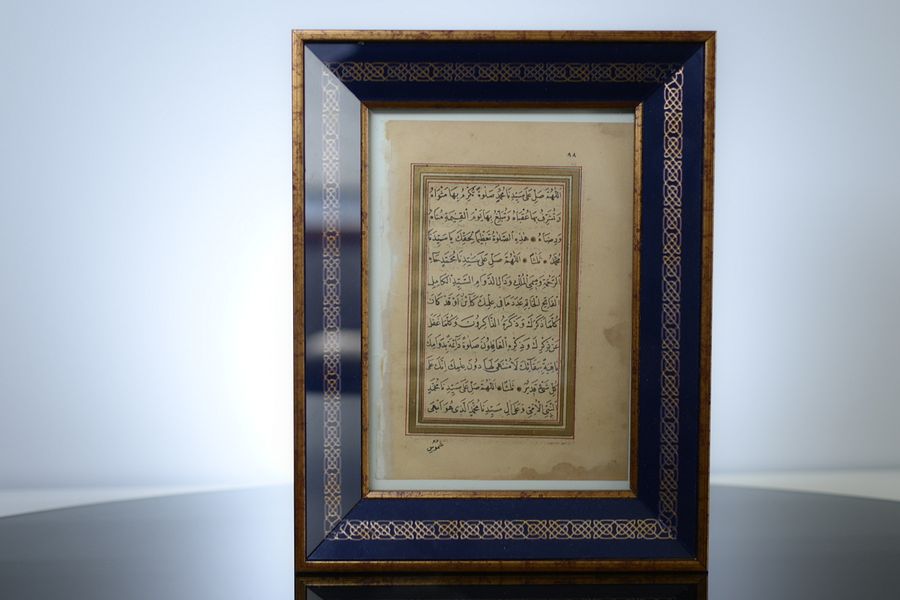 نموذج للخط العربي على ورقة من كتاب عمره اكثر من 100 عام product image (1)