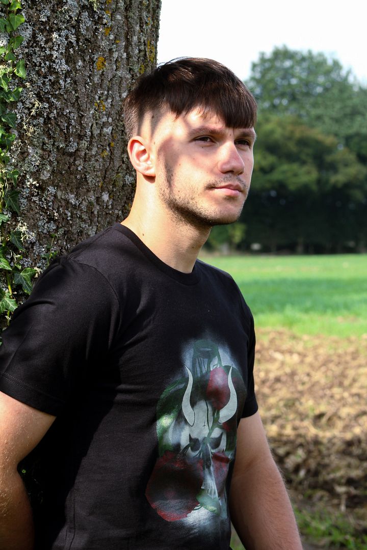 Skull and Rose T-shirt product image (2)