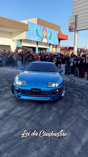 Blue Supra doing some spinna wheelies 🤠
.
Follow @leidacombustao for more car related content 🚀🚘
Daily videos of the best Bur...