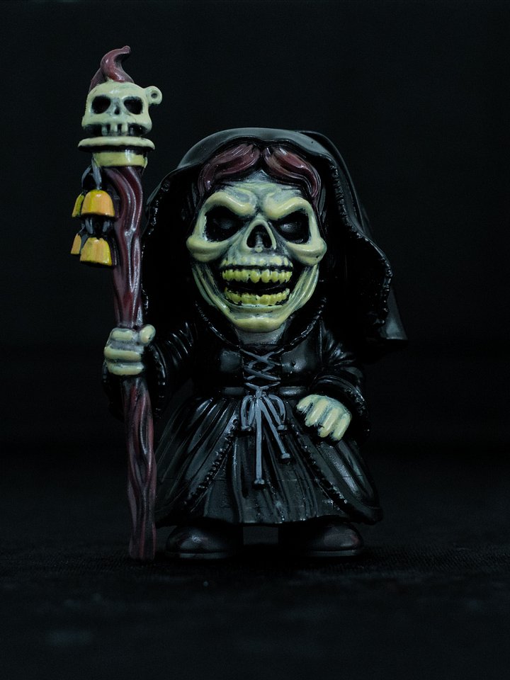 I DARE U COLLAB FIGURINE - LLORONA product image (1)