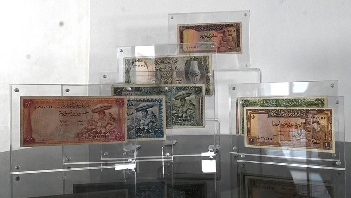اول مجموعة اصدارات ورقية نقدية كاملة في تاريخ سوريا 1958 - نادر جدا product image (2)