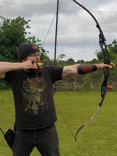 There's nothing better than seeing my leatherwork (very much!) in action!

I actually made this archery bracer as an example ...