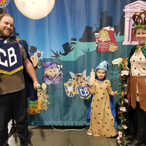 We love this cookie brigade party cosplay! 

Come visit us at #PAXUnplugged this weekend!

#PAX #cookiebrigade #cookies #cosplay
