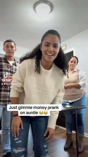 Happy Thanksgiving 😂😂🦃❤️ #prank #funny #family #lynadia