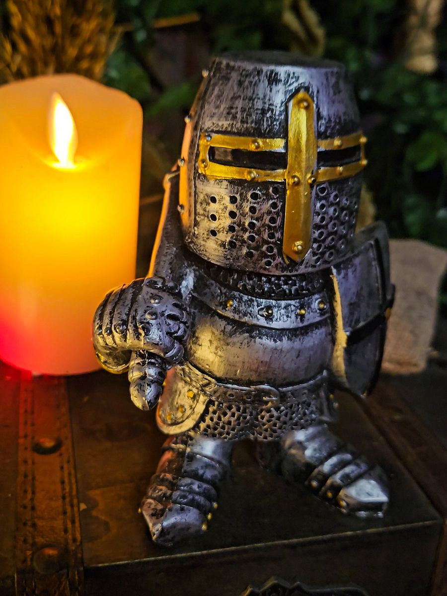 The Armored Kingdom King's Guard Knight Collectible product image (3)