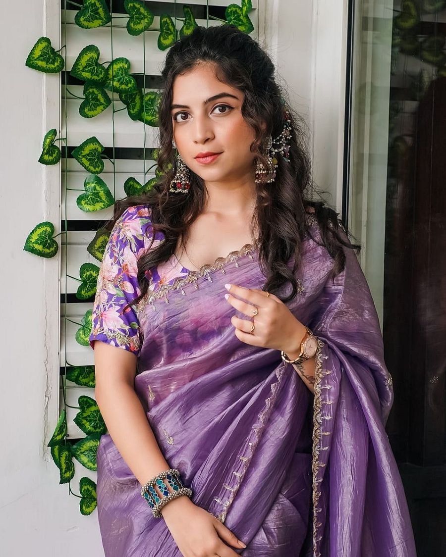 Partywear Gold Crush Silk saree with beautiful boutique product image (1)