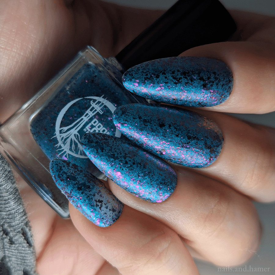 PRESTIDIGITATION - Metallic Teal and Shifting Violet-Blue-Pink Flakes Nail Polish product image (4)