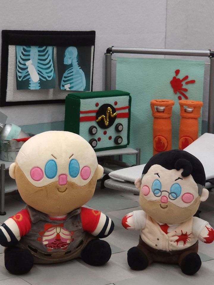 Team Fortress 2 Medic and Heavy Plushie Bundle (Meet the REAL Medic Limited Edition) product image (1)