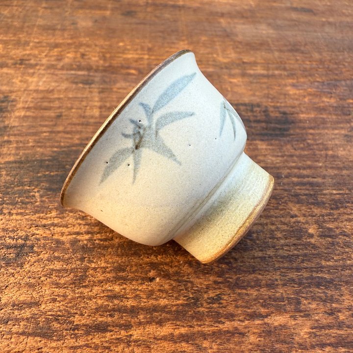 🎎 Small Japanese Sake Cup (Guinomi) with Bamboo Motif – Mid-Showa Era – Japan Antique Roadshow product image (1)