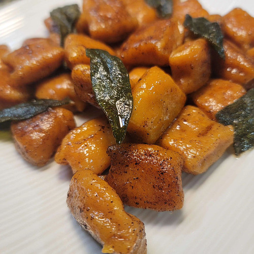 Homemade Sweet potato gnocchi tossed in browned butter and sage live on Twitch at twitch.tv/rustyrhymez
.
.
.
.
.
.
.
.
.
.
#...