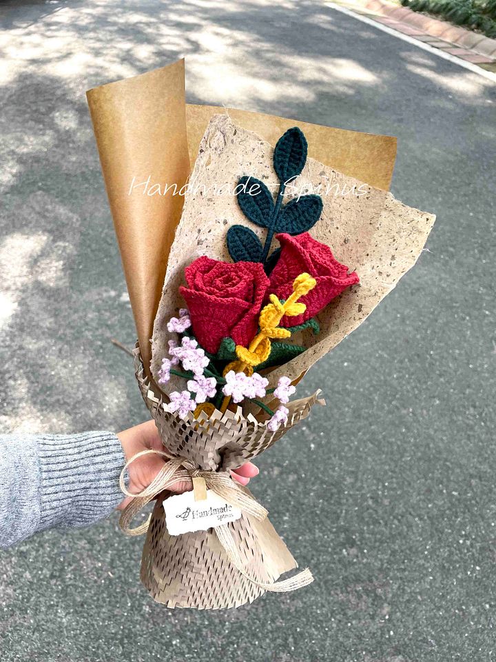 Confessions of Red Roses Crochet Knit Bouquet product image (1)