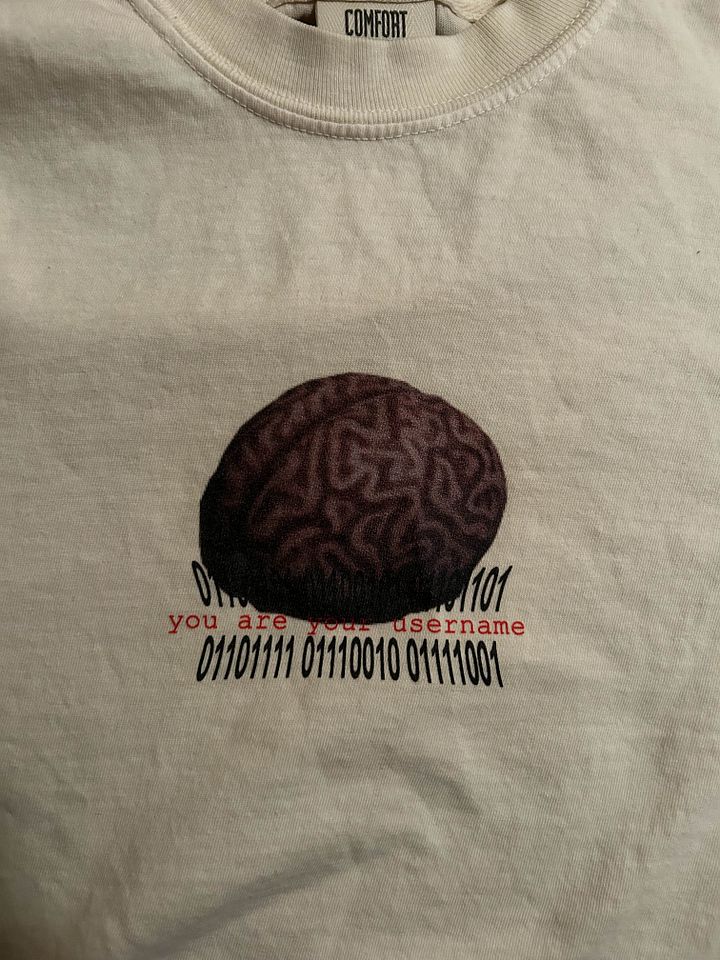 memory tee product image (2)