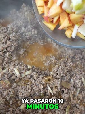 Deliciosa Carne: ¡Secretos y Frutas para un Sabor Único!🍎🤤 Ingredientes para el relleno  * 8 Chiles poblanos  * 1 libra de carne molida de res  * 1 libra de carne molida de cerdo  * 1/2 de un plátano macho  * 1 manzana  * 1 pera  * 1 durazno  * 4 jitomates hervidos y pelados  * 1/4 taza de pasas amarillas  * 1/4 taza de piña seca  * 1/4 taza de almendras blanqueadas  * 1/2 cebolla  * 3 dientes de ajo  * 1/2 cucharadita de pimienta negra  * 1/2 cucharadita de canela molida  * 1 cucharadita de sal  * 1 pizca de clavos de olor  * 3 cucharadas de aceite de oliva  * 1/3 de vino blanco Ingredientes para la crema blanca o nogada  * 3 onzas de queso fresco  * 4 onzas de queso de cabra  * 1/2 cucharadita de azúcar  * 1 pizca de canela  * 1/3 de vino blanco (opcional)  * 3/4 taza de Half & Half (mitad crema, mitad leche)  * 1/4 de taza de crema agria mexicana  * 1/4 de taza de almendras blanqueadas  * 1 taza de nuez Ingredientes para el capeado  * 3 huevos * 1/2 taza de harina integral    #cocinafácil #recetasdeliciosas #secretosdecocina #carnedesmechada #tipsdecocina 
