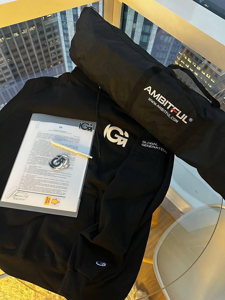 Hoodie "Global Generation" product image (2)