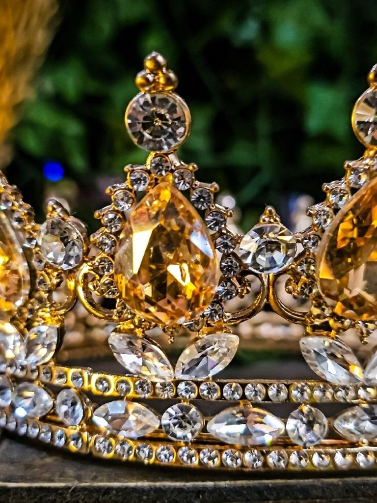 The Armored Kingdom Crystallized Honey Crown (Gold) product image (2)