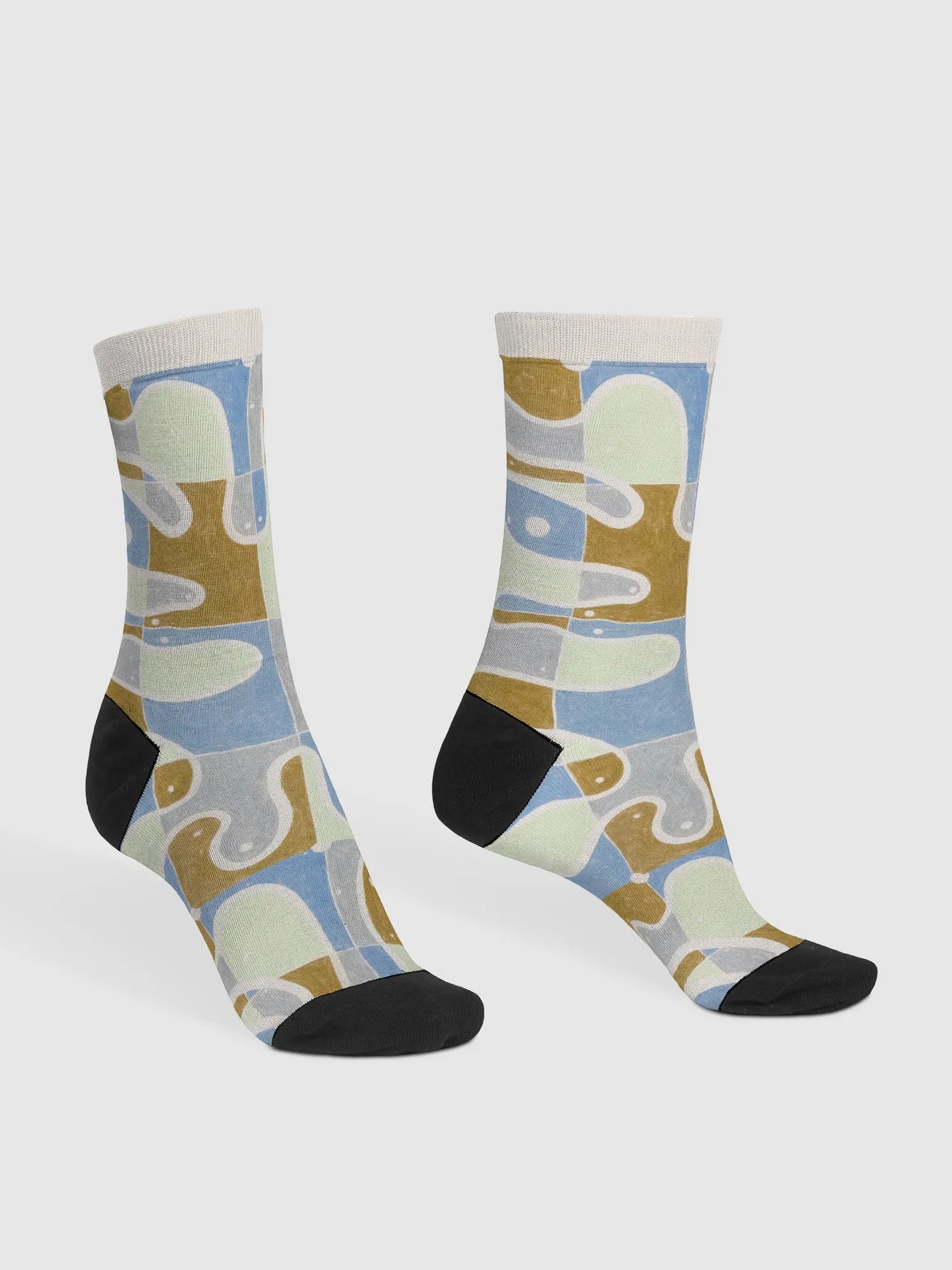 cartoon curiosity crew socks product image (1)