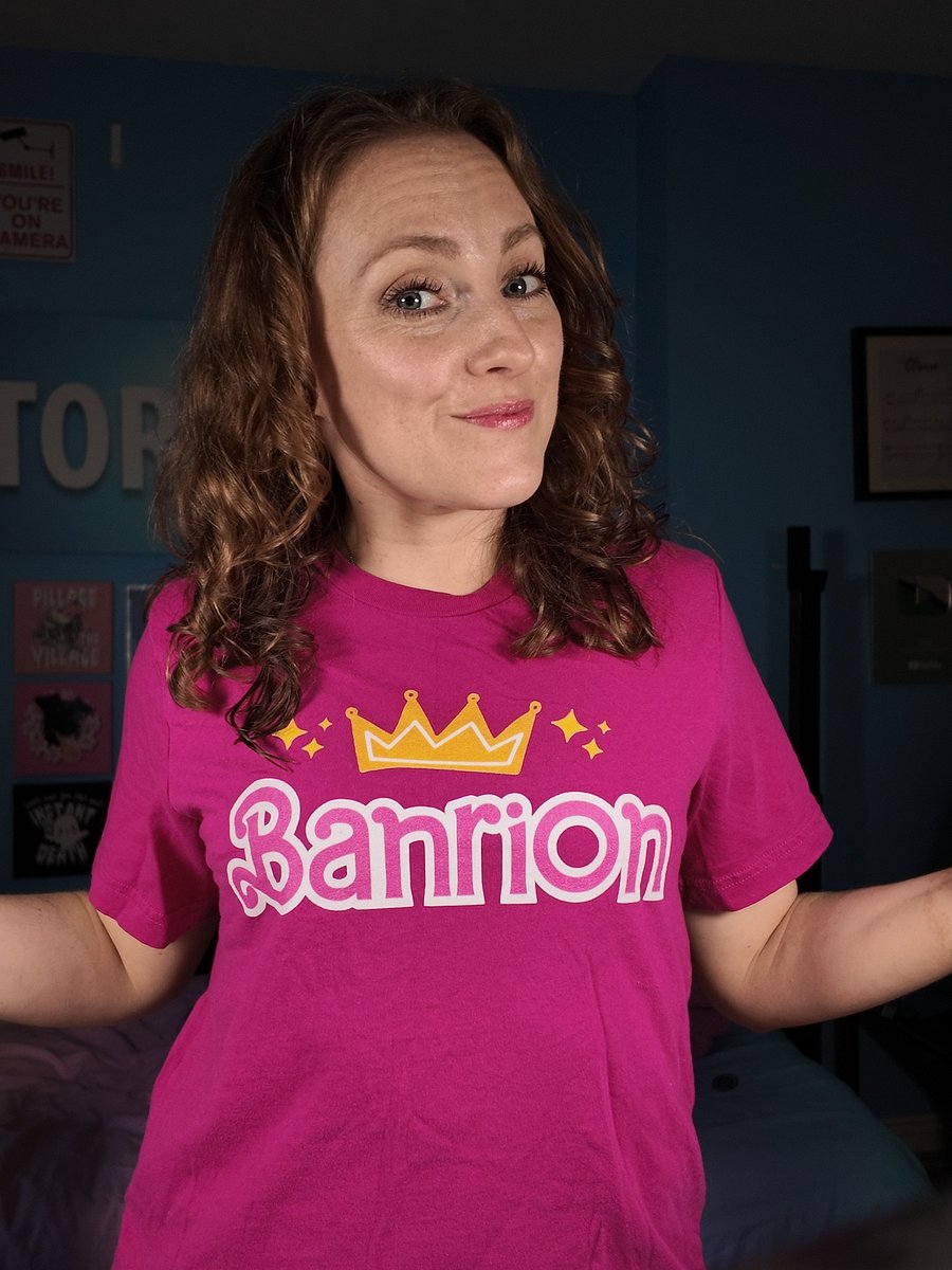 Banríon Meaning Queen | Supersoft T-Shirt in Irish / Gaeilge product image (4)