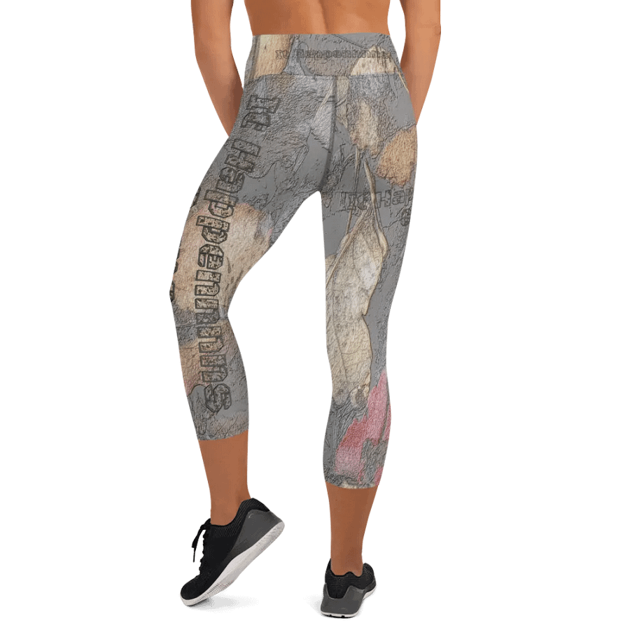Yoga Capri Leggings - MossyOak - It Happennnns Camo product image (5)