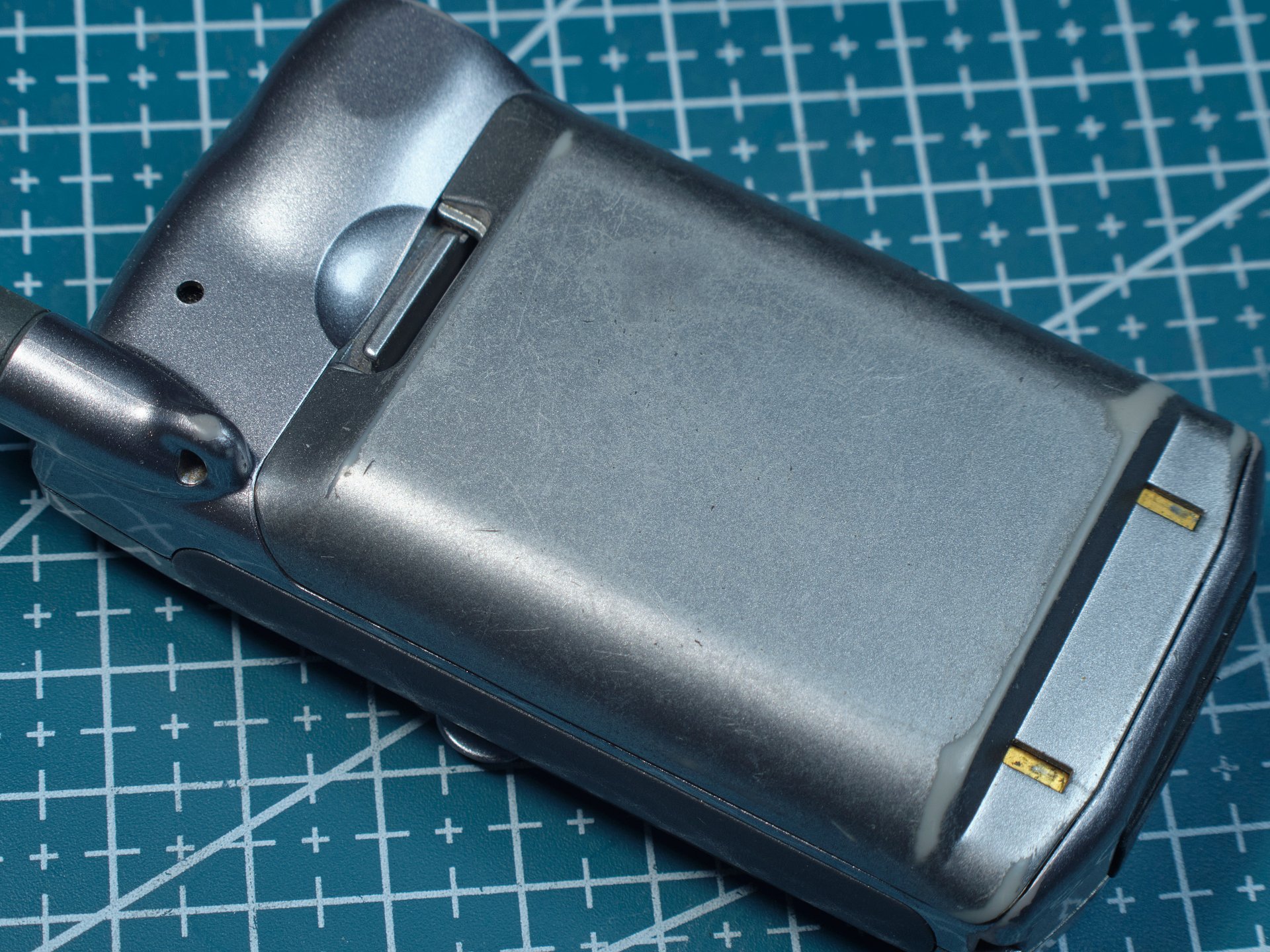 Sony CMD-Z5 Unlocked – Vintage Retro Mobile Phone with Original Charger – Rare Collectible product image (5)