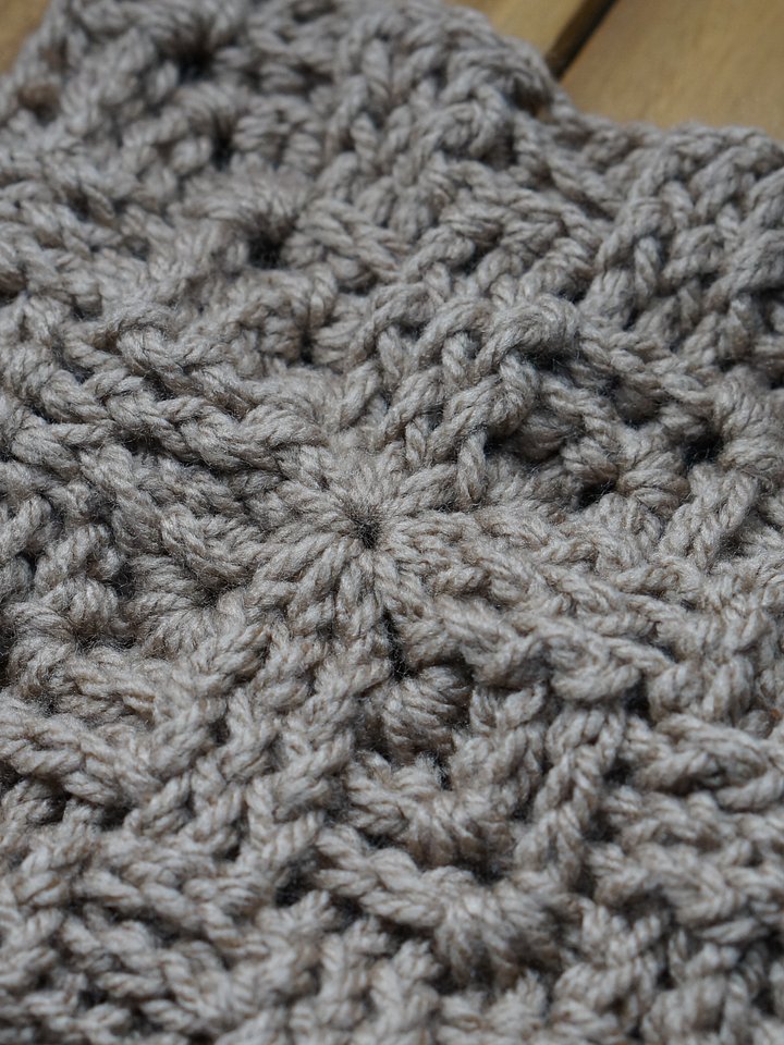 Basket weave granny square pdf pattern product image (1)