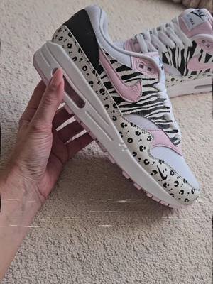 3 compleet verschillende sneakers maar allemaal mooi in hun eigen categorie! Welke vind jij het allermooiste? #labubu #airmax1 #squidgame 