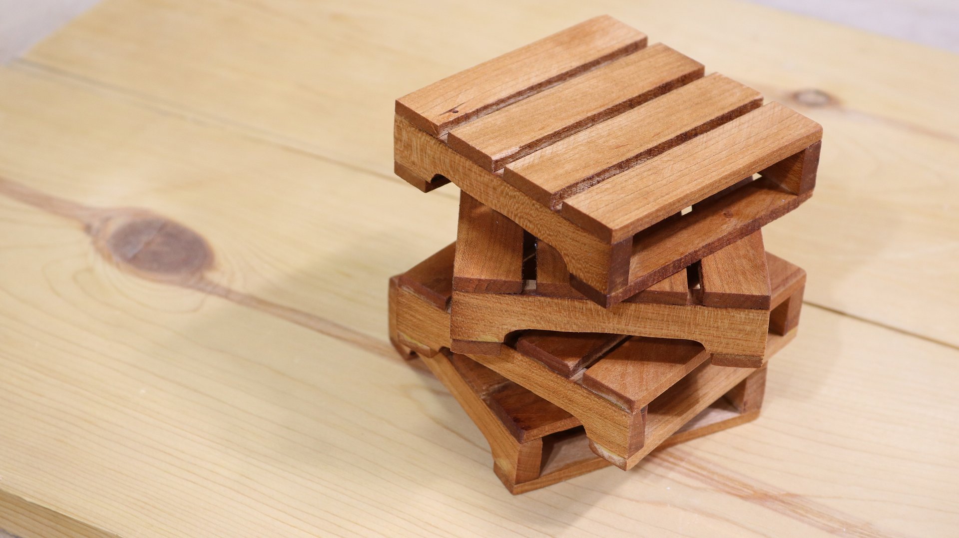 Set of 4 wooden pallet coasters (Version 2) product image (2)