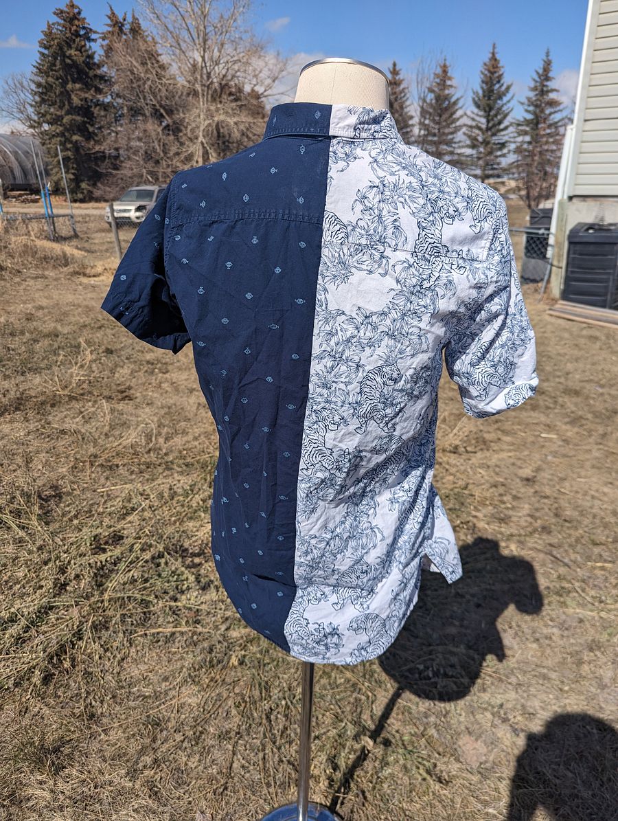 tigers and aliens split shirt ( X of 2) product image (4)
