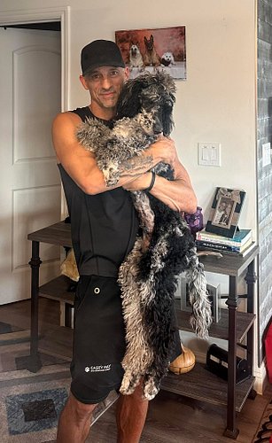 Legend is growing up quickly and turning heads everywhere we go! 👀

I love this dude. 🐩🖤

Wait until you meet his little Mini...